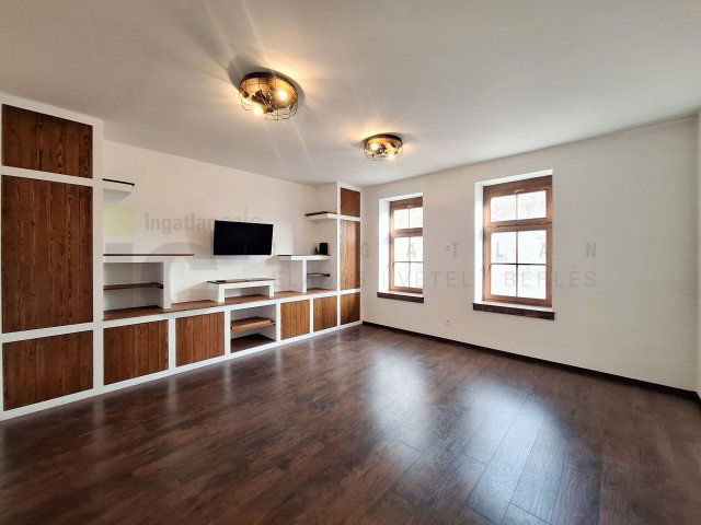 Kiadó téglalakás, albérlet, Szegeden, Vasas Szent Péter utcában