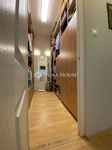 Eladó téglalakás, Pécsett 72.9 M Ft, 3 szobás