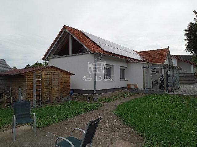 Eladó családi ház, Zamárdiban 220 M Ft, 5+2 szobás
