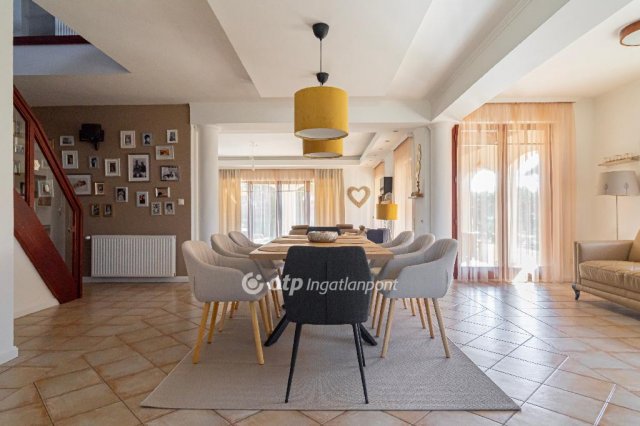 Eladó családi ház, Siófokon 375 M Ft, 6 szobás