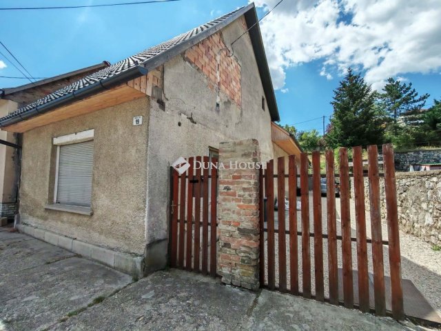 Eladó családi ház, Dorogon 59.9 M Ft, 7 szobás