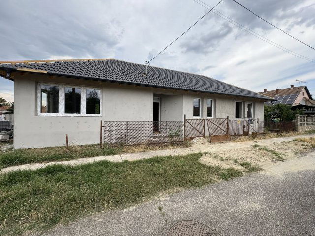 Eladó családi ház, Sárándon 79 M Ft, 4 szobás
