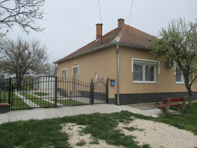 Eladó családi ház, Kétegyházán 36.49 M Ft, 3 szobás