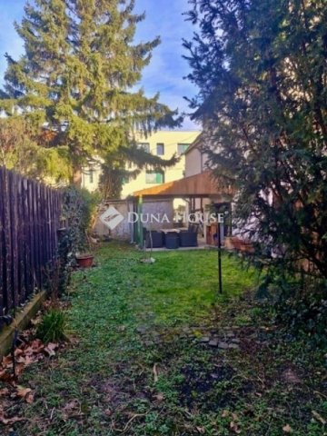 Eladó családi ház, Pécsett 105 M Ft, 7 szobás