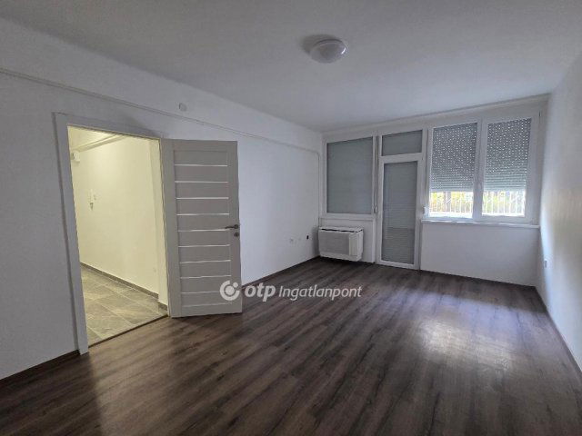 Eladó téglalakás, Csongrádon 32 M Ft, 2 szobás