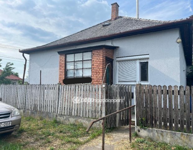 Eladó családi ház, Földesen 25 M Ft, 2 szobás