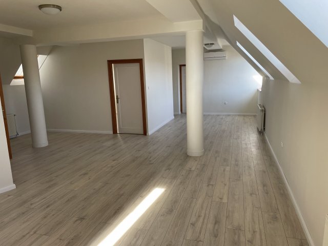 Kiadó iroda, Kecskeméten, Mária utcában 400 E Ft / hó, 4 szobás