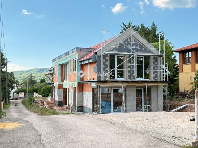 Eladó ikerház, Pécsett 159.9 M Ft, 4 szobás
