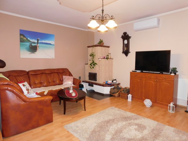 Eladó családi ház, Vonyarcvashegyen 117 M Ft, 5 szobás