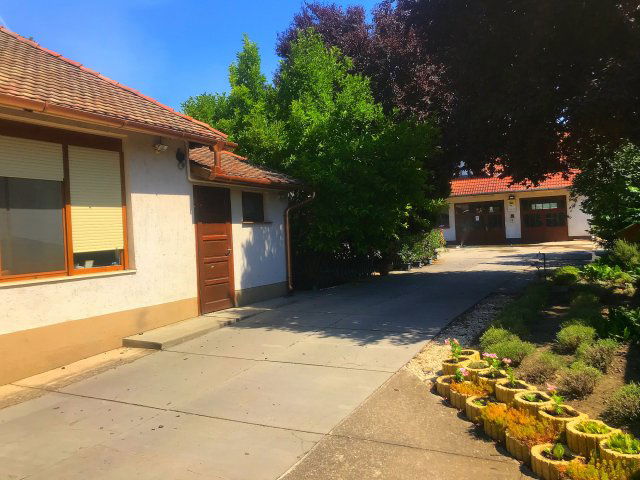 Eladó családi ház, Szentesen 99 M Ft, 6 szobás