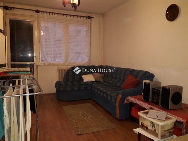 Eladó téglalakás, Komlón 13.9 M Ft, 2+1 szobás