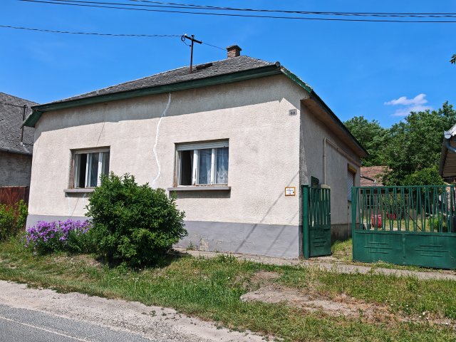 Eladó családi ház, Kesztölcön, Esztergomi utcában 39 M Ft