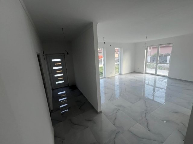 Eladó ikerház, Szolnokon 64.9 M Ft, 3 szobás