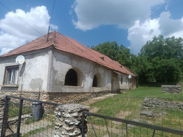 Eladó családi ház, Ajkán, Padragi úton 9.9 M Ft, 2 szobás