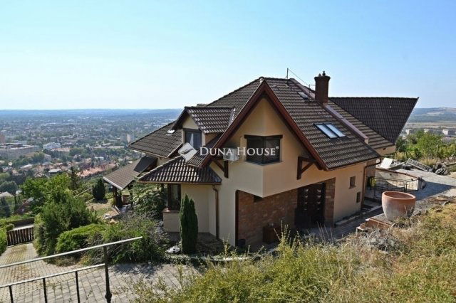 Eladó ikerház, Pécsett 179 M Ft, 4 szobás / költözzbe.hu