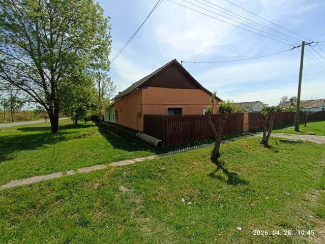Eladó családi ház, Kunmadarason 7.9 M Ft, 2 szobás