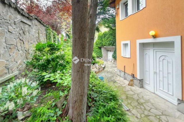 Eladó családi ház, Budapesten, II. kerületben 249.9 M Ft