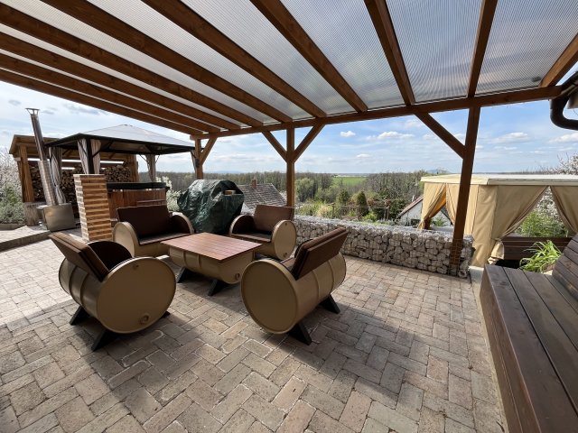 Eladó családi ház, Ajkán 85 M Ft, 2 szobás