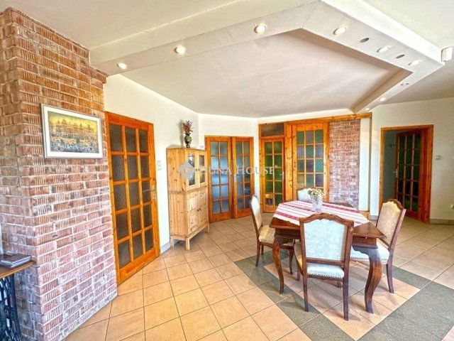 Eladó családi ház, Szentendrén 200.8 M Ft, 6 szobás