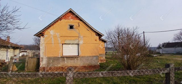 Eladó családi ház, Baktüttösön 6 M Ft, 1 szobás