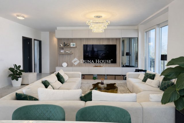 Eladó téglalakás, Budapesten, XV. kerületben 229 M Ft, 7 szobás