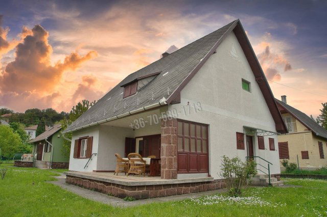 Eladó nyaraló, Balatonalmádiban, Alpár Ignác utcában 140 M Ft