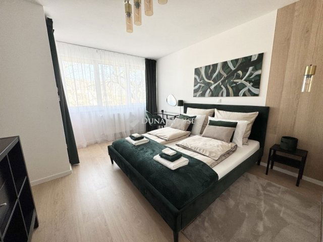 Eladó téglalakás, Debrecenben 125 M Ft, 3 szobás