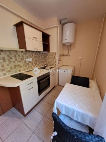 Kiadó panellakás, albérlet, Pécsett 200 E Ft / hó, 2 szobás