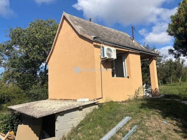 Eladó nyaraló, Nagyvenyimen 10 M Ft, 2 szobás