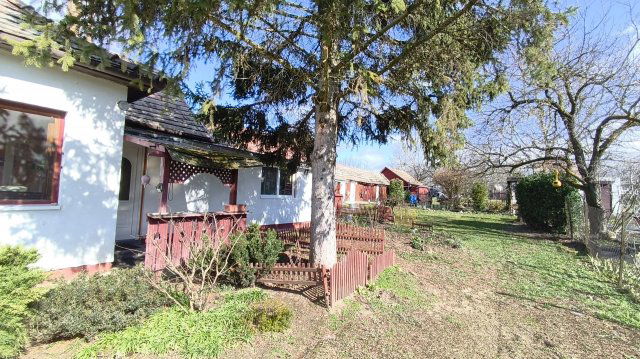 Eladó családi ház, Újiregen 31.5 M Ft, 5 szobás