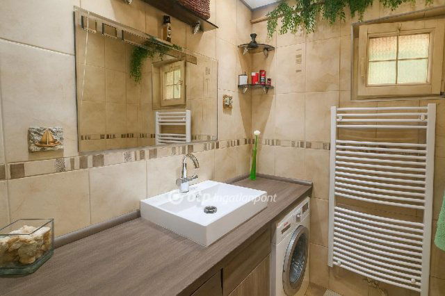 Eladó családi ház, Alsónémediben 169.9 M Ft, 7 szobás