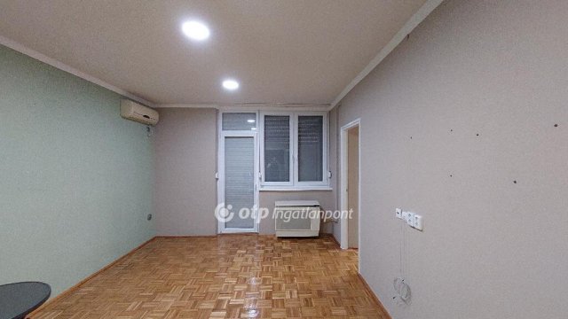 Eladó téglalakás, Kisújszálláson 32.5 M Ft, 2 szobás