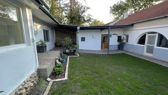 Eladó családi ház, Pécsett 84.9 M Ft, 5 szobás