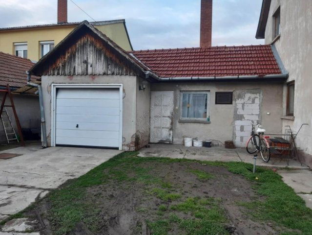 Kiadó garázs, Szentesen 20 E Ft / hó / költözzbe.hu
