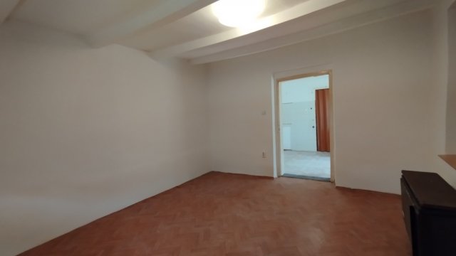 Eladó családi ház, Jászberényben 17.5 M Ft, 1 szobás