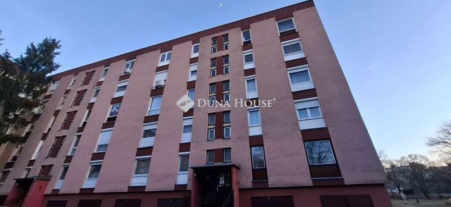 Eladó panellakás, Pécsett 39.99 M Ft, 2 szobás