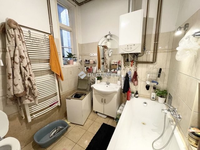 Eladó téglalakás, Budapesten, VI. kerületben 99.9 M Ft, 2 szobás
