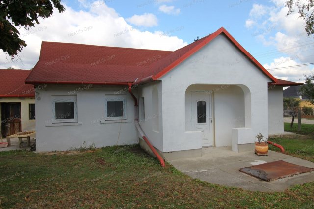 Eladó családi ház, Győrságon 32 M Ft, 3 szobás