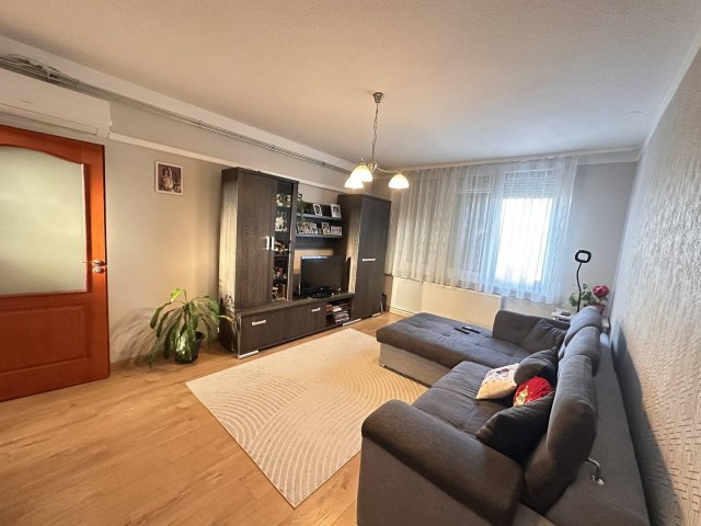 Eladó panellakás, Egerben 49.9 M Ft, 3 szobás