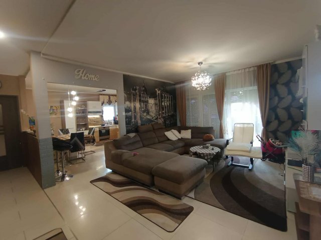 Eladó családi ház, Pécsett 120 M Ft, 4 szobás