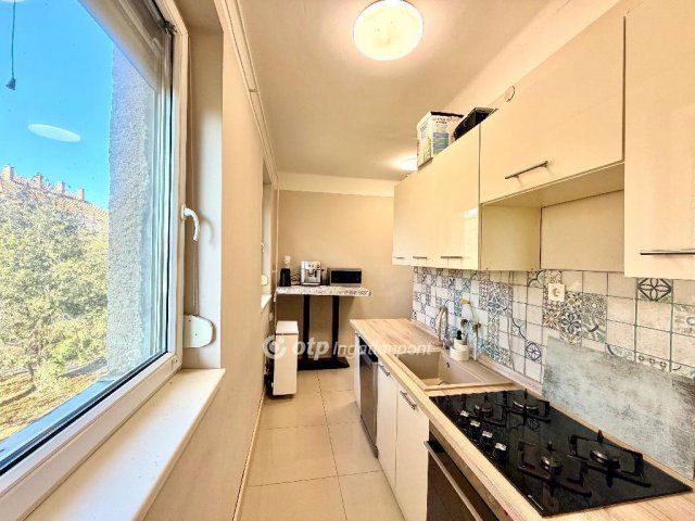 Eladó téglalakás, Kecskeméten 37.75 M Ft, 1+1 szobás