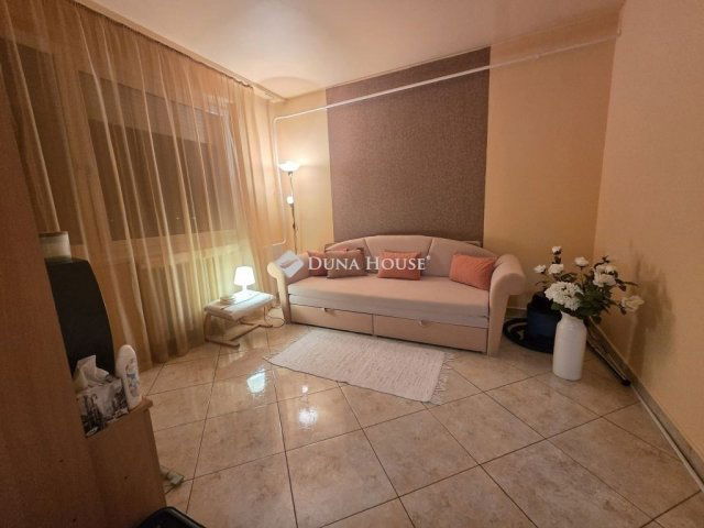 Eladó panellakás, Szegeden 52 M Ft, 2 szobás