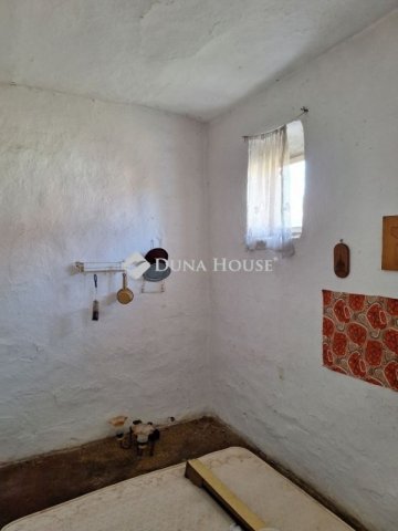 Eladó családi ház, Tetétlenen 5.7 M Ft, 2 szobás