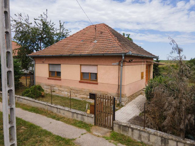 Eladó családi ház, Tereskén 24.99 M Ft, 2 szobás