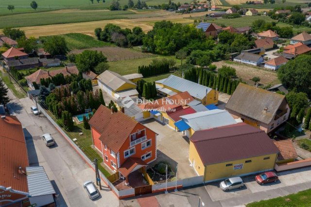 Eladó családi ház, Solton 558.6 M Ft, 5 szobás