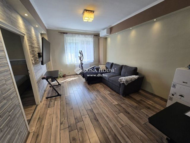 Eladó téglalakás, Balatonfűzfőn 57 M Ft, 4 szobás