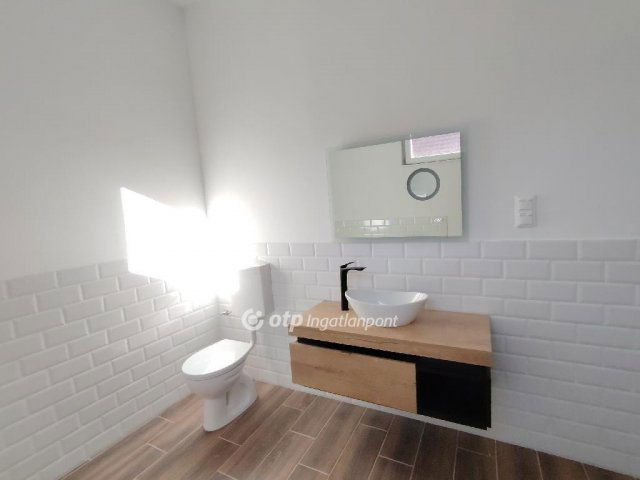 Eladó családi ház, Véménden 81.9 M Ft, 4 szobás