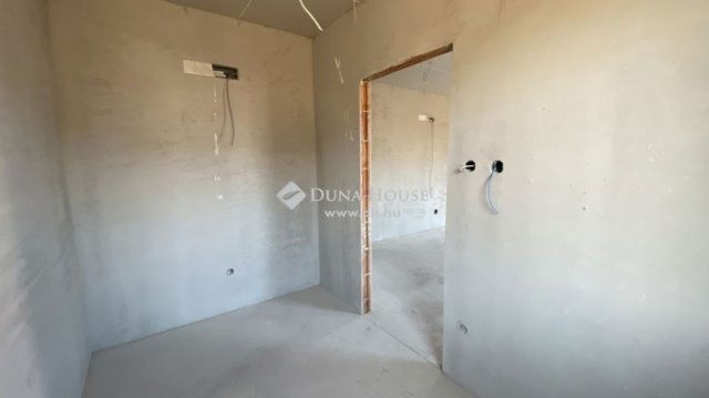 Eladó téglalakás, Dunaharasztin 94.785 M Ft, 2 szobás