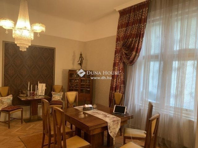 Eladó téglalakás, Budapesten, VI. kerületben 140 M Ft, 4 szobás