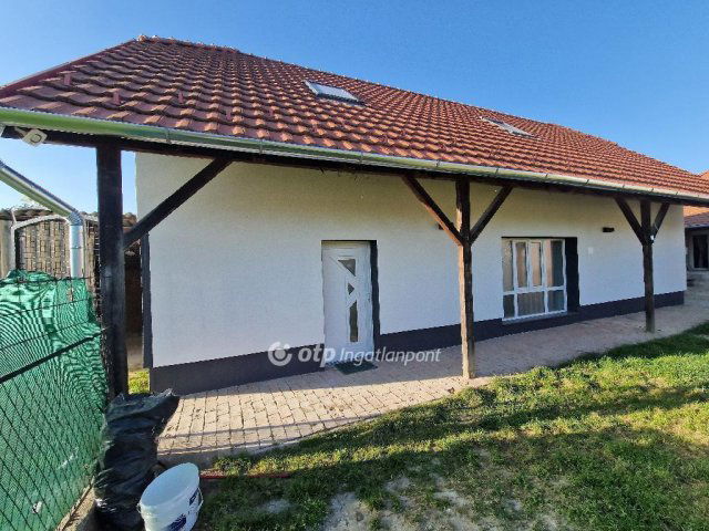 Eladó családi ház, Csornán 44.9 M Ft, 4 szobás